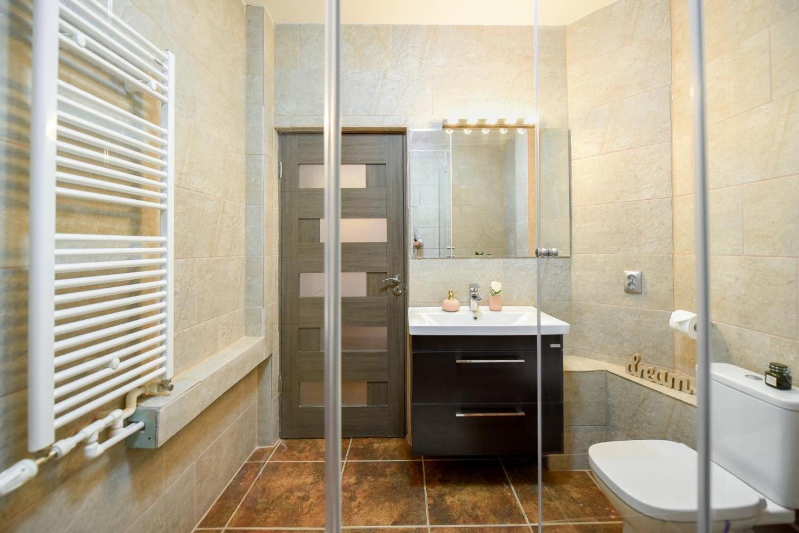 Historic Charm, Modern Comfort - Accommodation In The Heart Of The Old Town Bucharest Room photo