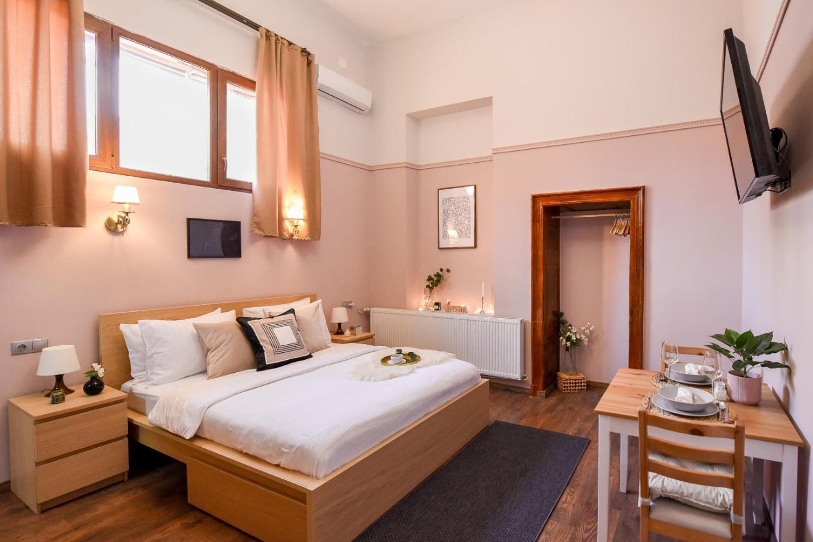 Historic Charm, Modern Comfort - Accommodation In The Heart Of The Old Town Bucharest Room photo