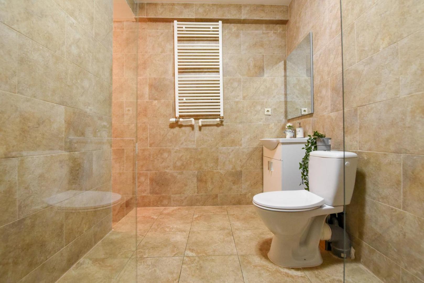 Historic Charm, Modern Comfort - Accommodation In The Heart Of The Old Town Bucharest Room photo