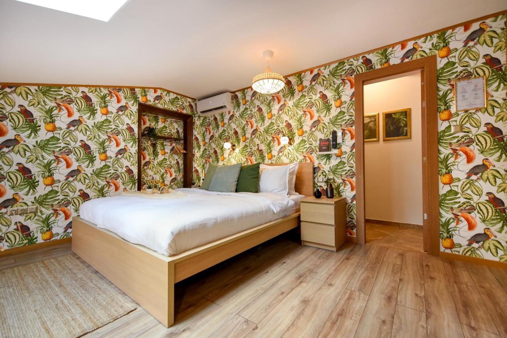 Historic Charm, Modern Comfort - Accommodation In The Heart Of The Old Town Bucharest Room photo