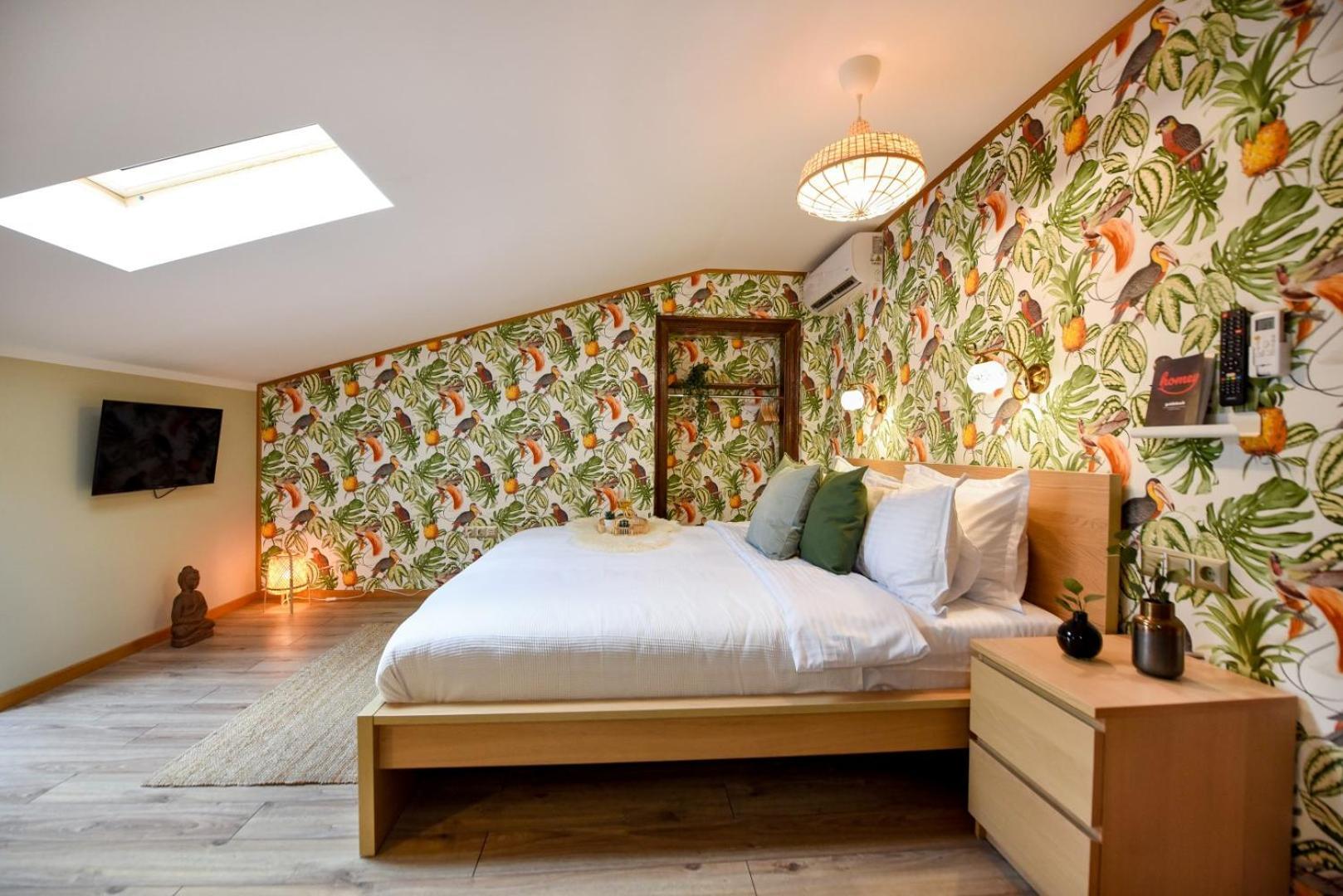 Historic Charm, Modern Comfort - Accommodation In The Heart Of The Old Town Bucharest Room photo